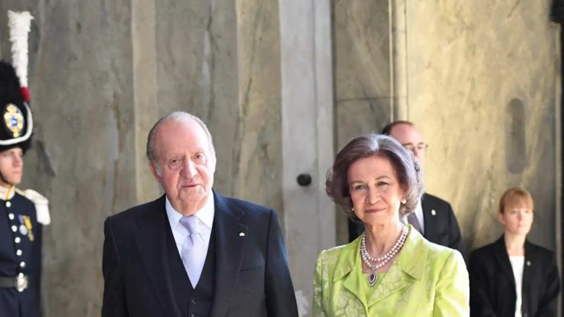 Los Reyes Eméritos, hoy, en el Palacio Real de Estocolmo en los actos del cumpleaños del Rey Carlos Gustavo de Suecia.