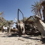 Un coche destrozado por un dron en el sur de Yemen