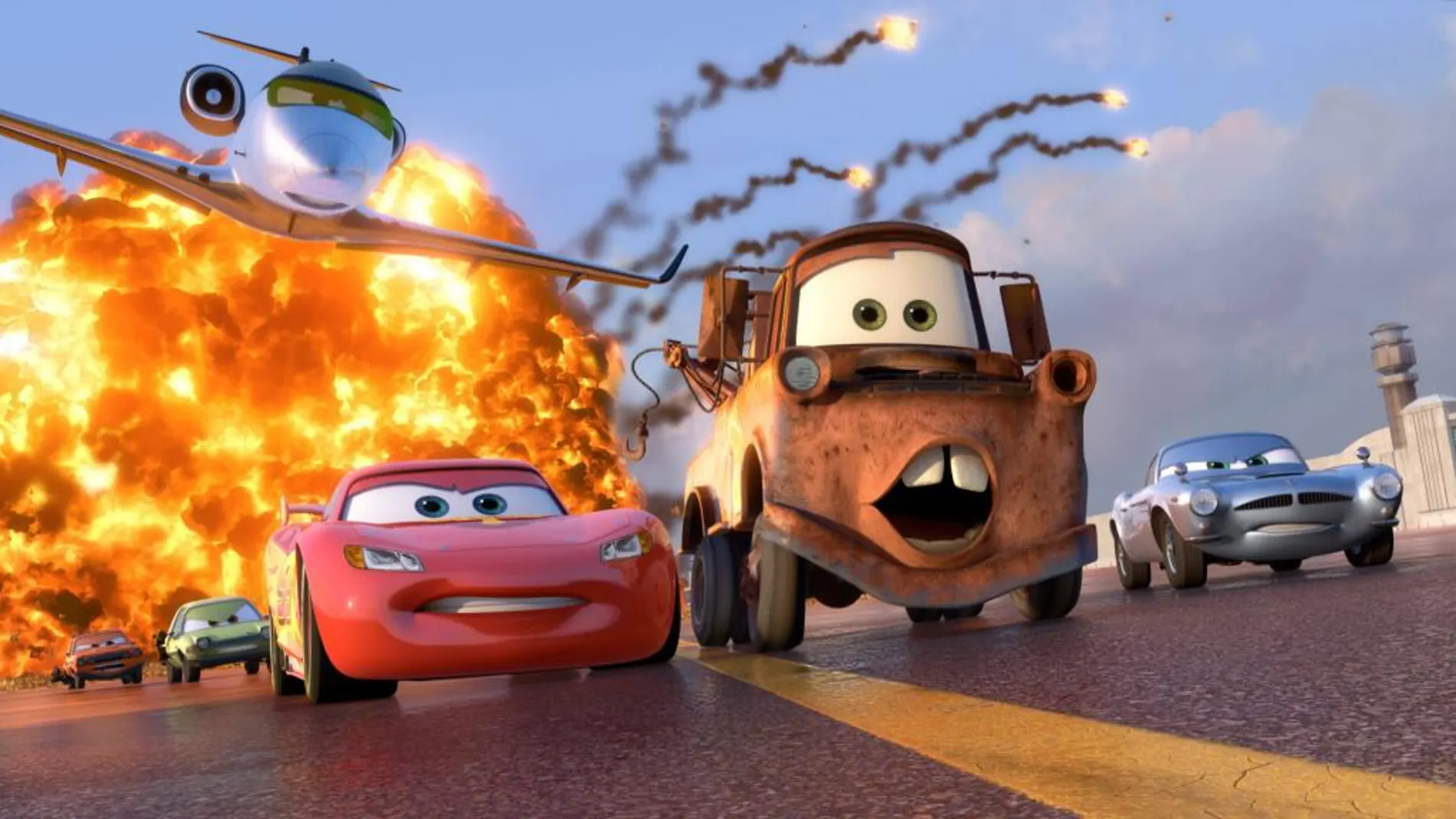 Fotograma en donde aparecen(de izq. a dcha.) los vehículos Grem con voz de Joe Mantegna, Acer con voz de Peter Jacobson, Siddeley con voz de Jason Isaacs, Lightning McQueen con voz de Owen Wilson, Mater con voz de Larry the Cable Guy y Finn McMissile con voz de Michael Caine, durante una escena de la cinta de animación "Cars 2"