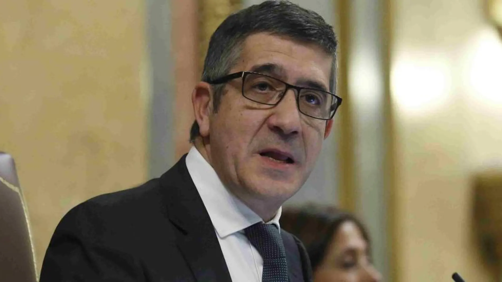Patxi López, se dirige a los diputados del Congreso durante la sesión constitutiva de la Cámara baja, que ha inaugurado hoy la XI legislatura.
