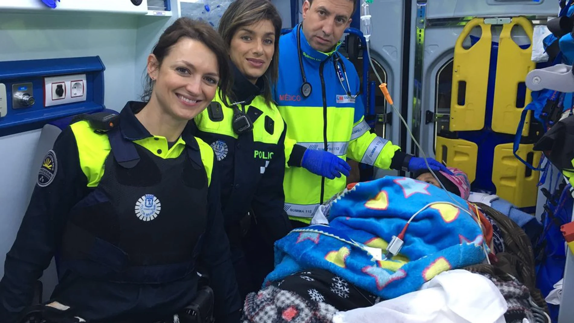Una mujer da a luz en Madrid con la ayuda de dos agentes de la Policía Municipal