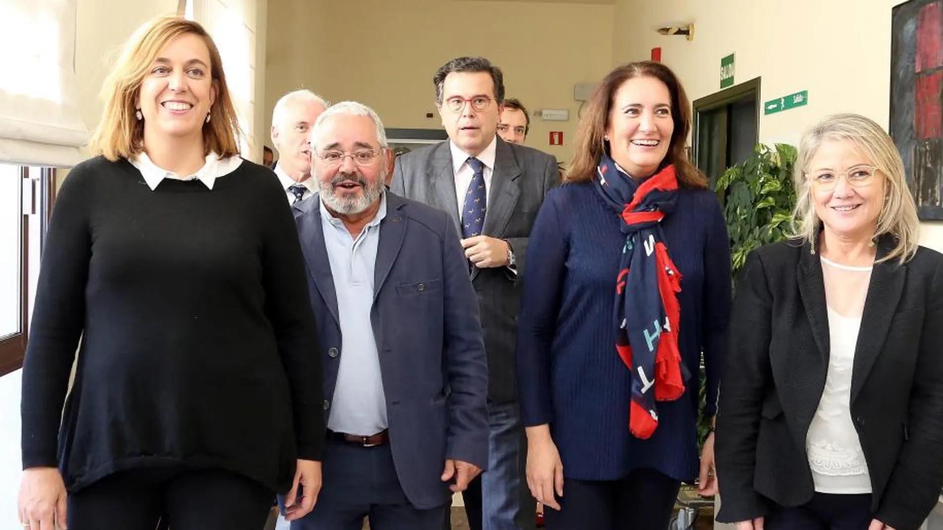 La consejera de Cultura, María Josefa García Cirac, el secretario general de la Fundación, Gonzalo Jiménez, la presidenta de la Diputación de Palencia, Ángeles Armisén, y la alcaldesa de Aguilar, María José Ortega.