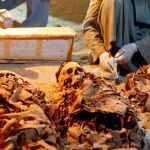 En la tumba han encontrado las momias de una mujer y dos hermanos