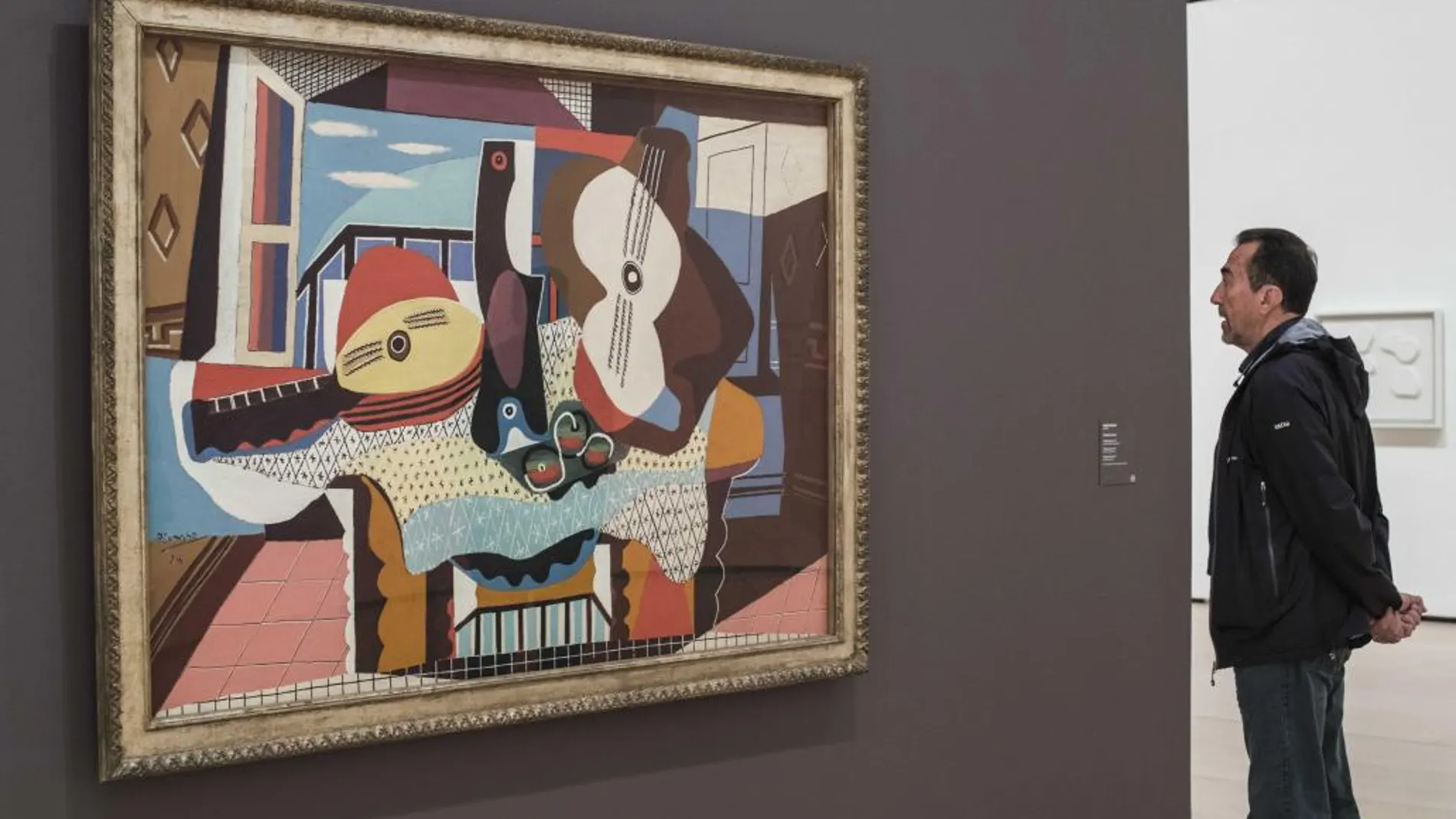 Pintura «Mandoline et guitarre» de Pablo Picasso que forma parte de la muestra "Panoramas de la ciudad: la Escuela de París, 1900-1945"