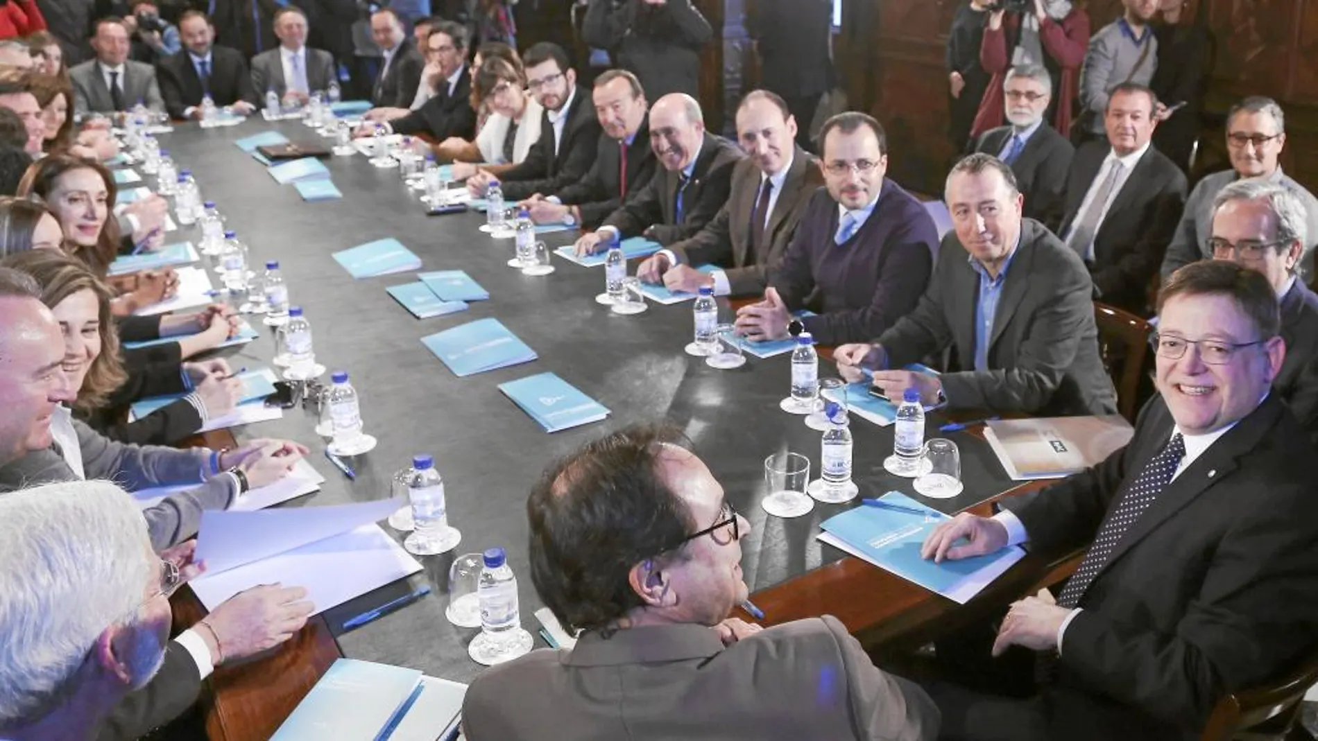 Puig y Soler presidieron esta reunión que contó con dos ex presidente del Consell, Alberto Fabra y Joan Lerma
