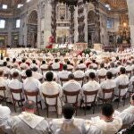 El Santo Padre concelebró la misa del Jueves Santo con 1.600 sacerdotes en la basílica de San Pedro