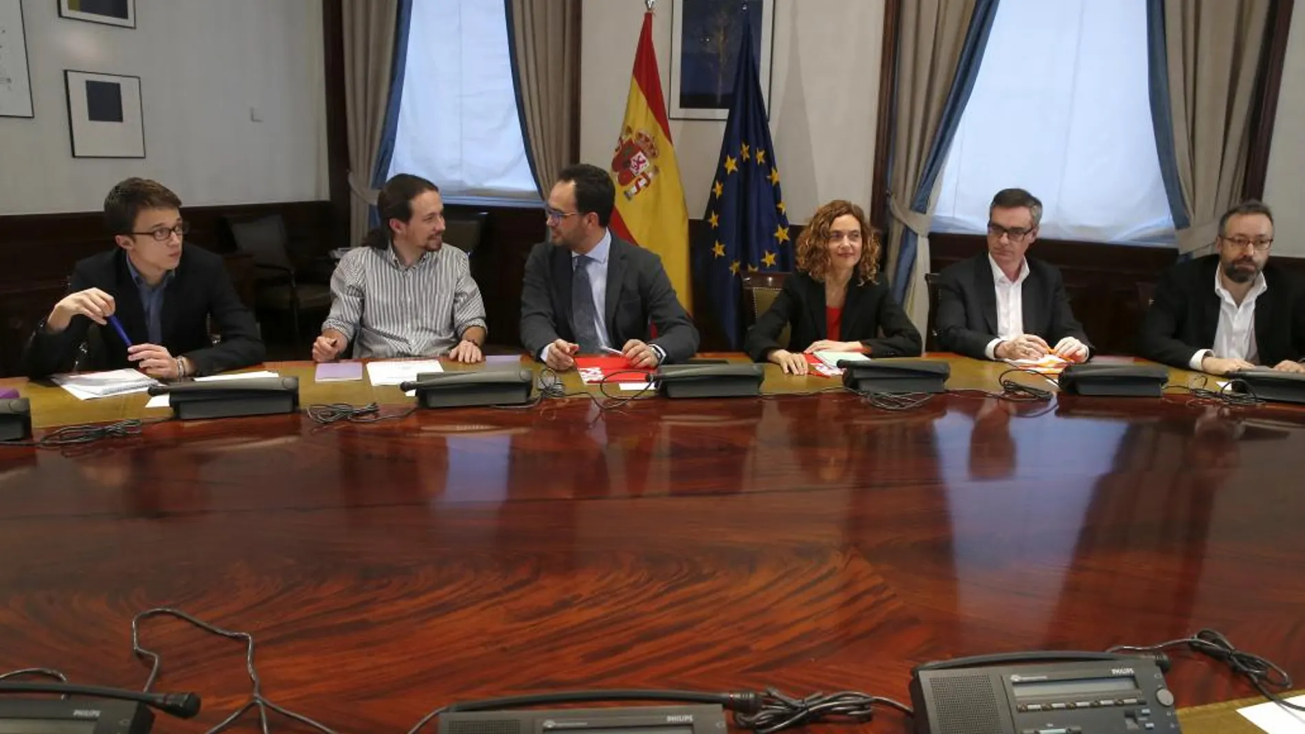 Los equipos negociadores de Podemos, PSOE y Ciudadanos