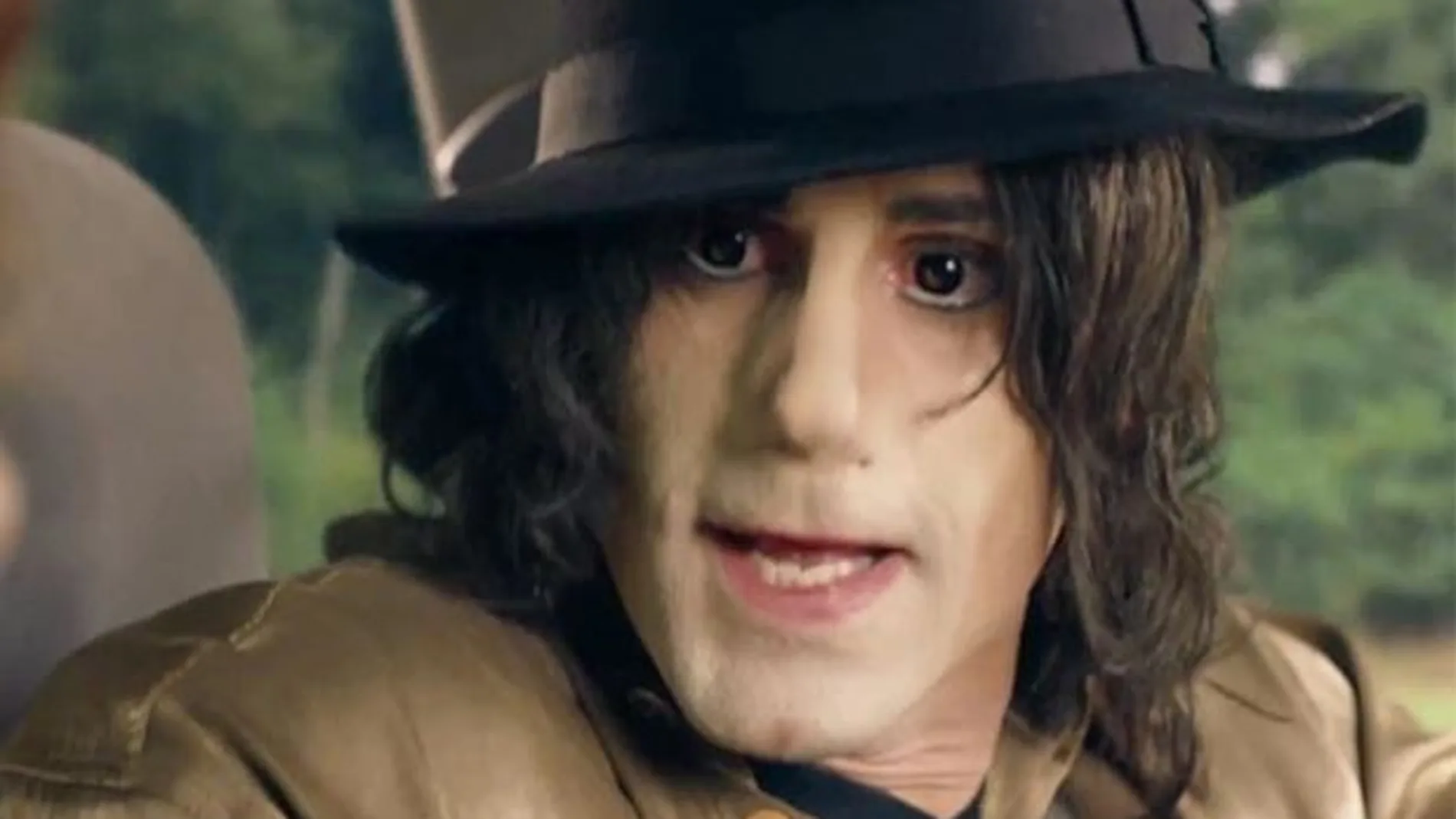 Joseph Fiennes, irreconocible como Michael Jackson en la serie «Urban Myths»