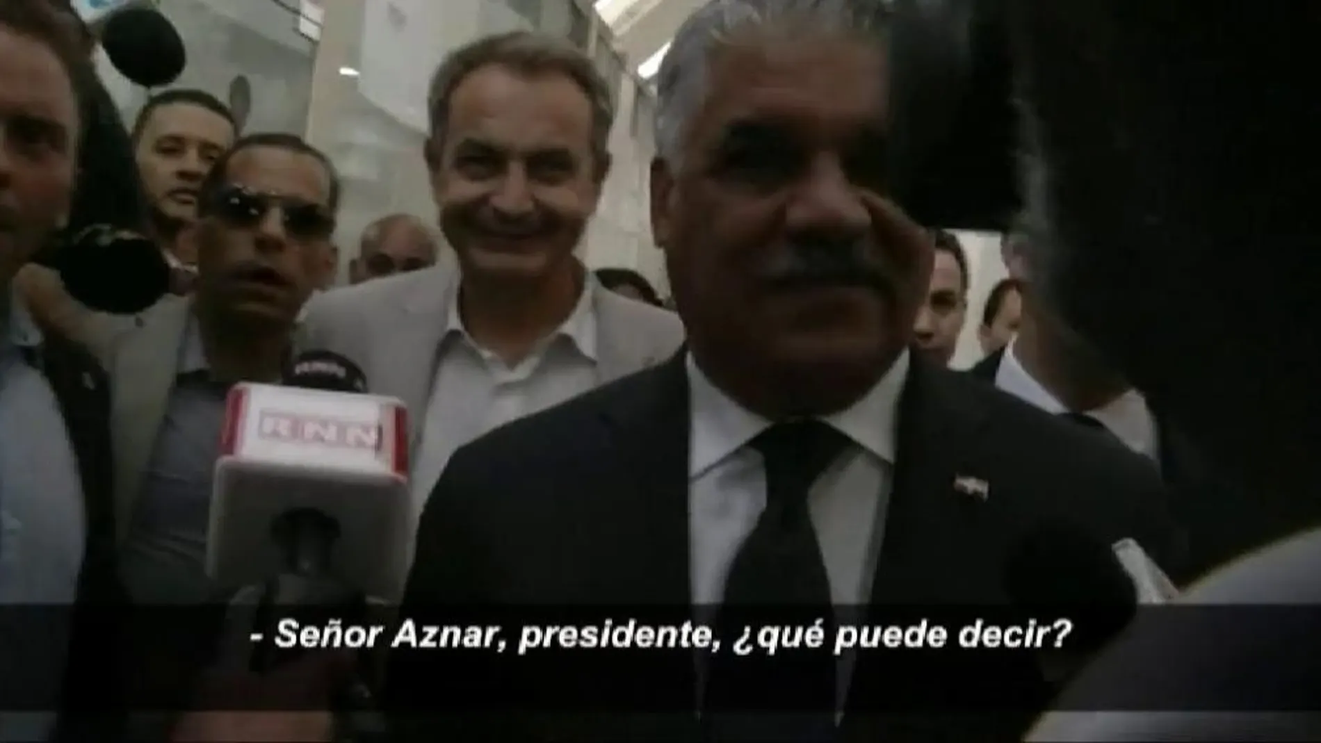 Un reportero dominicano confunde a Zapatero con Aznar