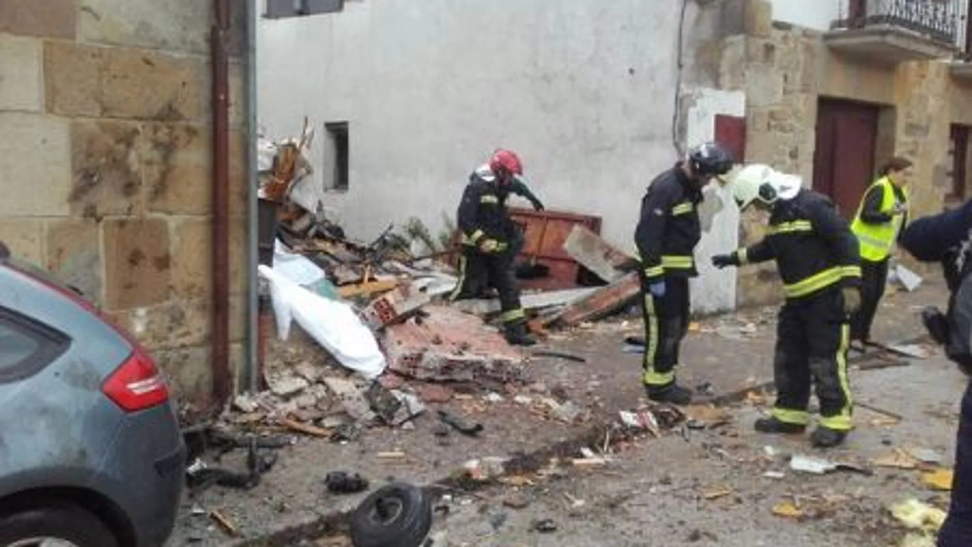 La avioneta ha caído en una de las calles del Arbizu