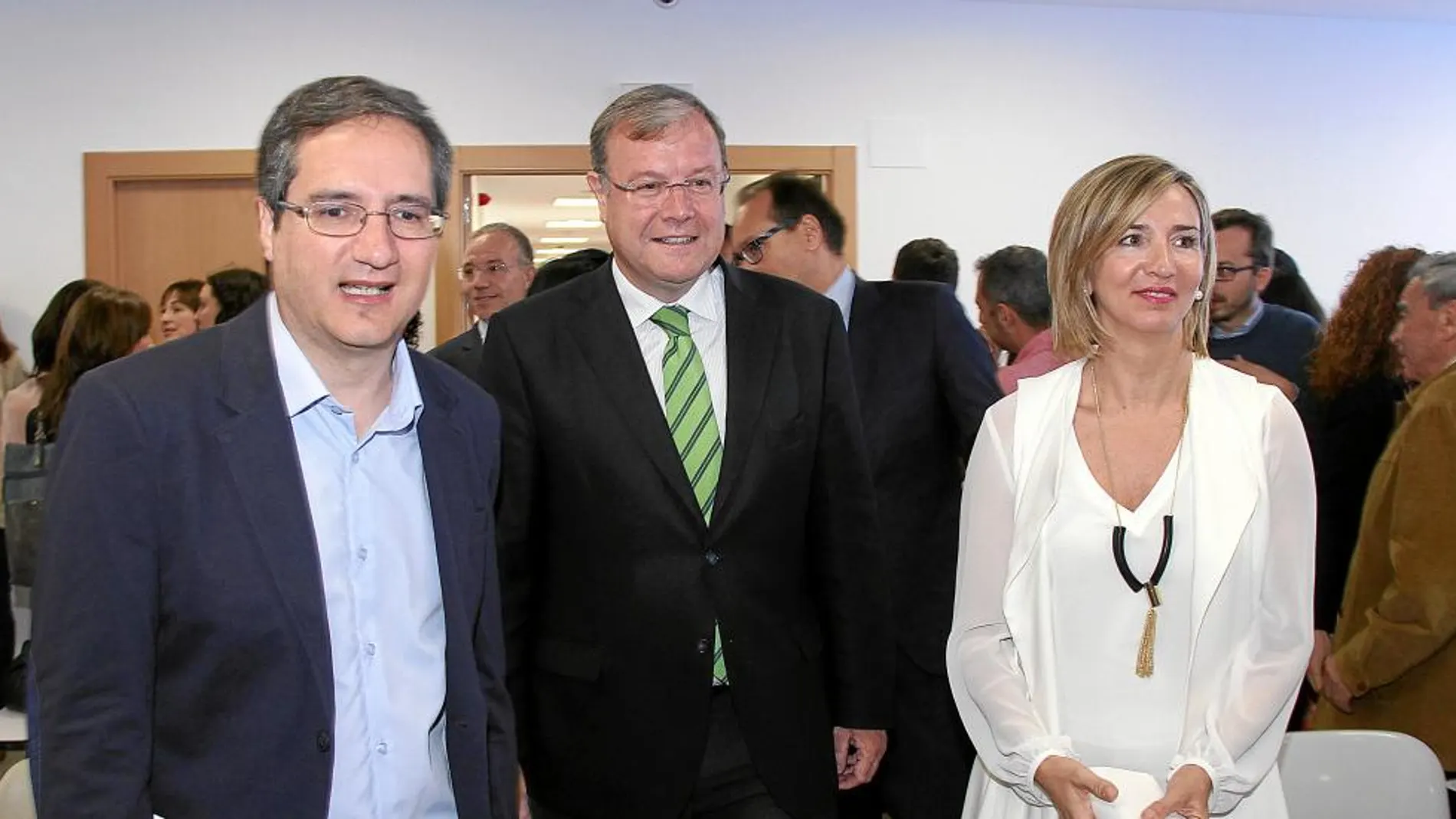 Alicia García junto al alcalde de León, Antonio Silván, y José Mª Blanco