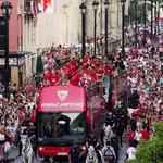  El Sevilla se da un baño de masas en la celebración de la Europa League