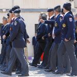 El Jefe de Estado Mayor del Ejército pasa revista ayer en la celebración en Barcelona