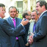 El presidente de la CEV, Salvador Navarro, conversa con el de Cierval, J. V. González y Cepyme, Antonio Garamendi