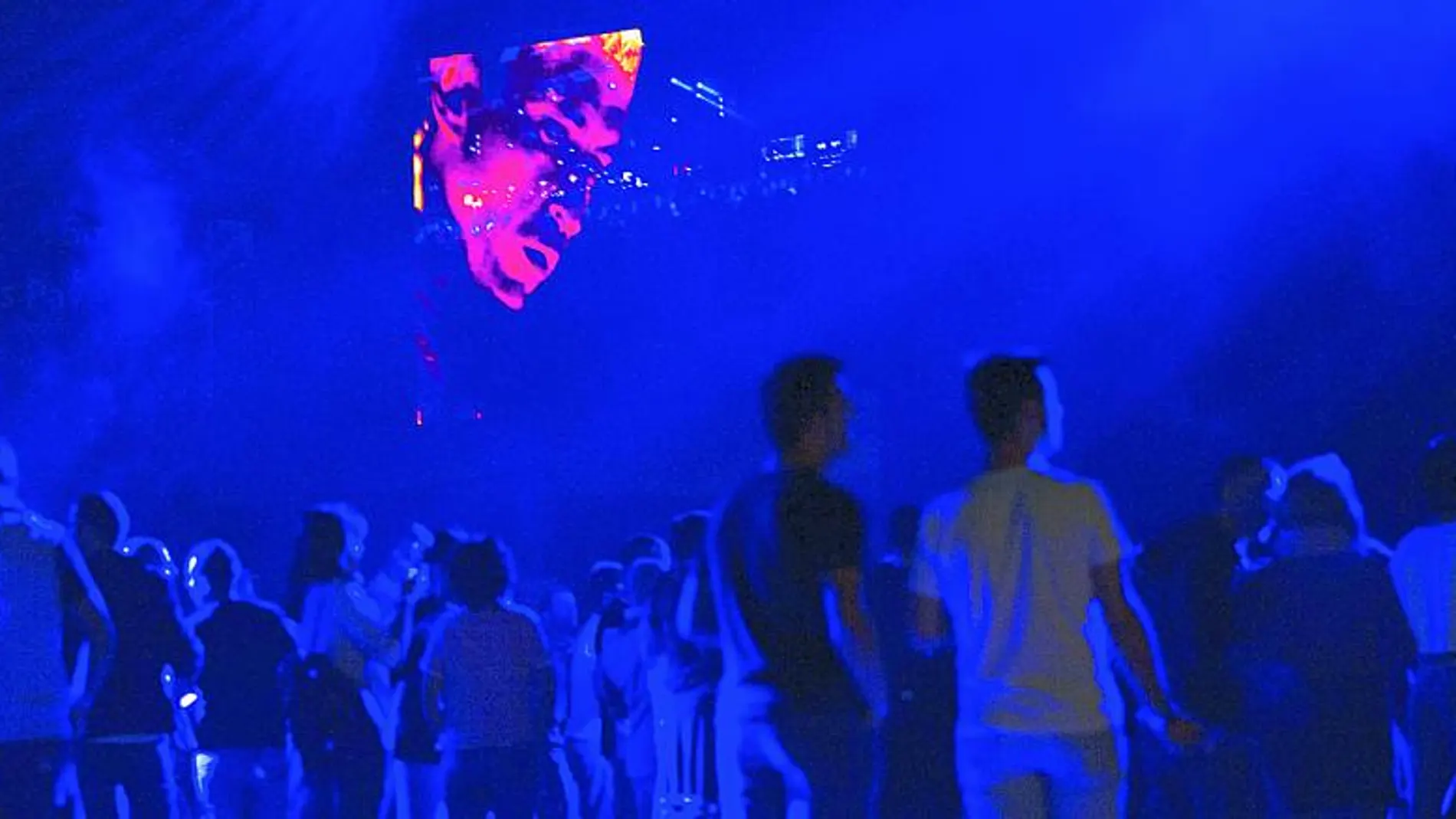La inmensa nave industrial del SónarClub es una gran pecera nocturna.