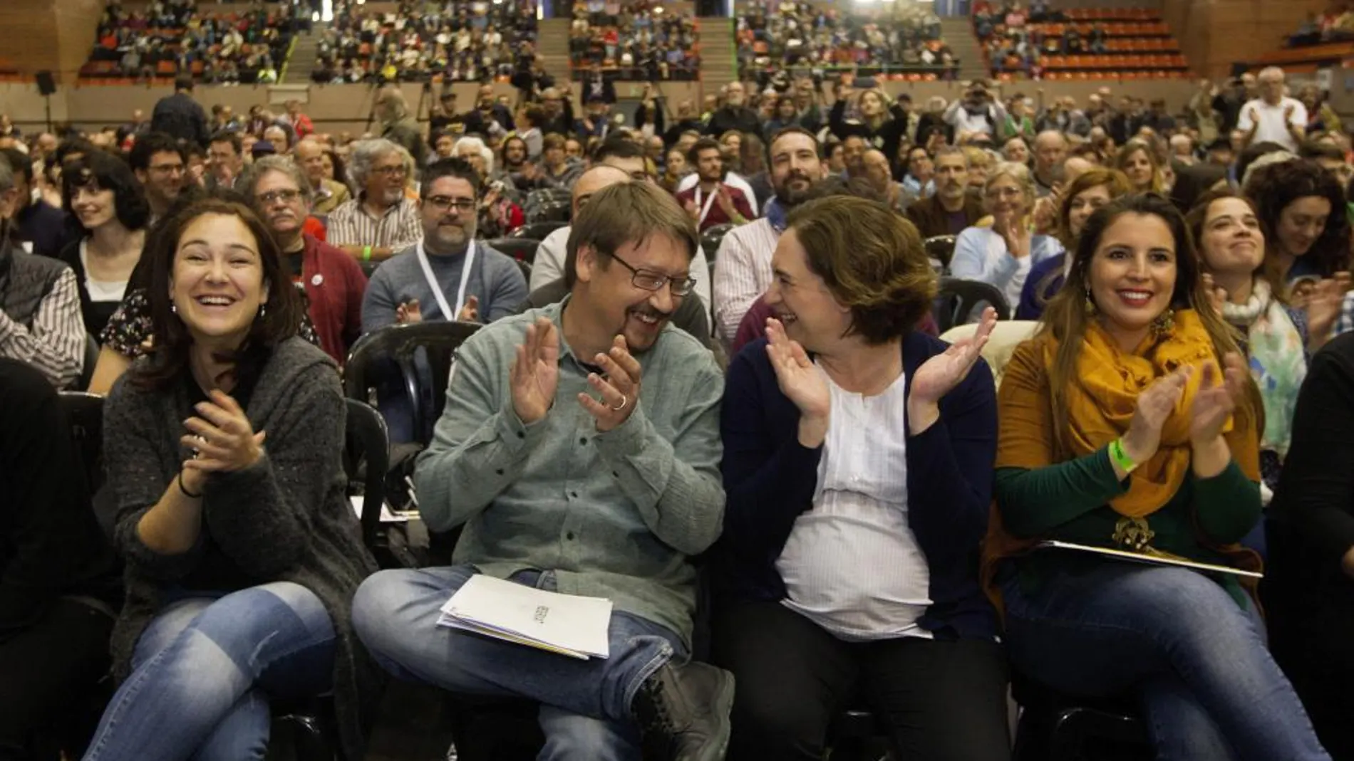 La alcaldesa de Barcelona, Ada Colau, y el portavoz de "En Comú Podem", Xavier Doménech