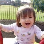 Macey disfrutando en un parque