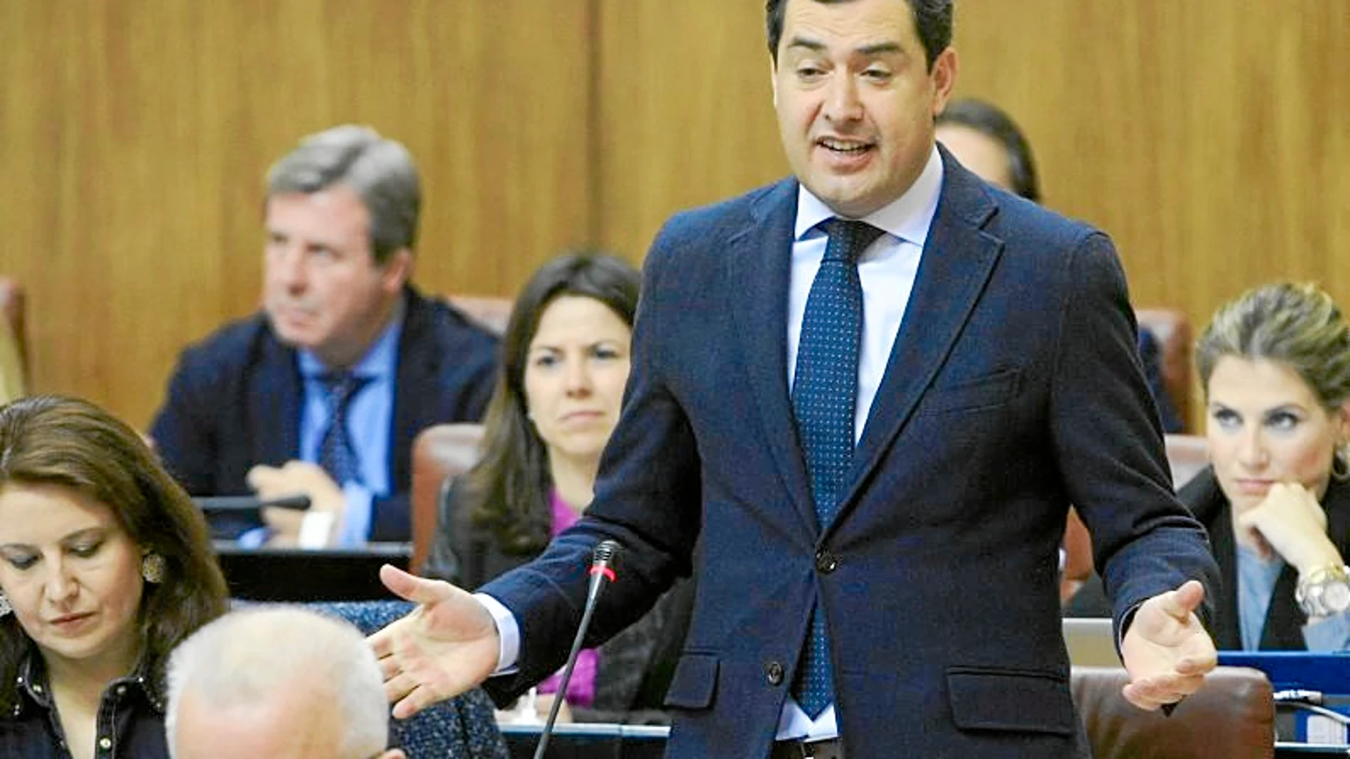 El presidente del PP-A, Juanma Moreno, ayer, en el Parlamento