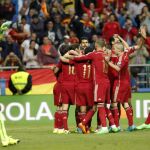 Los jugadores de la Selección española celebran tras marcar ante Eslovaquia
