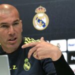 El técnico del Real Madrid, Zinedine Zidane, durante la rueda de prensa.