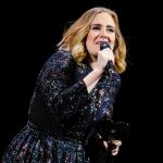 Adele emociona y divierte a un entregado Sant Jordi que llora y ríe con ella