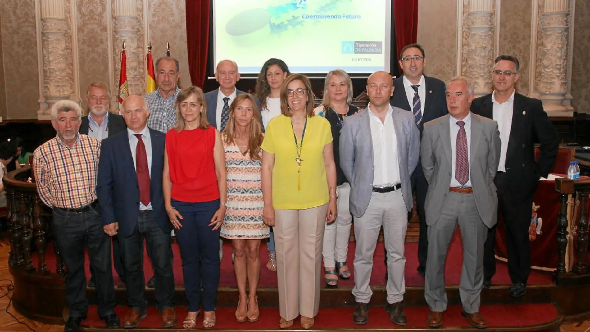 Ángeles Armisén y los miembros de su equipo de Gobienro hacen balance de su primer año de mandato