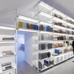 El archivo ocupa el corazón de este espacio, situado en un edificio histórico del centro de Madrid, y alberga una completa biblioteca