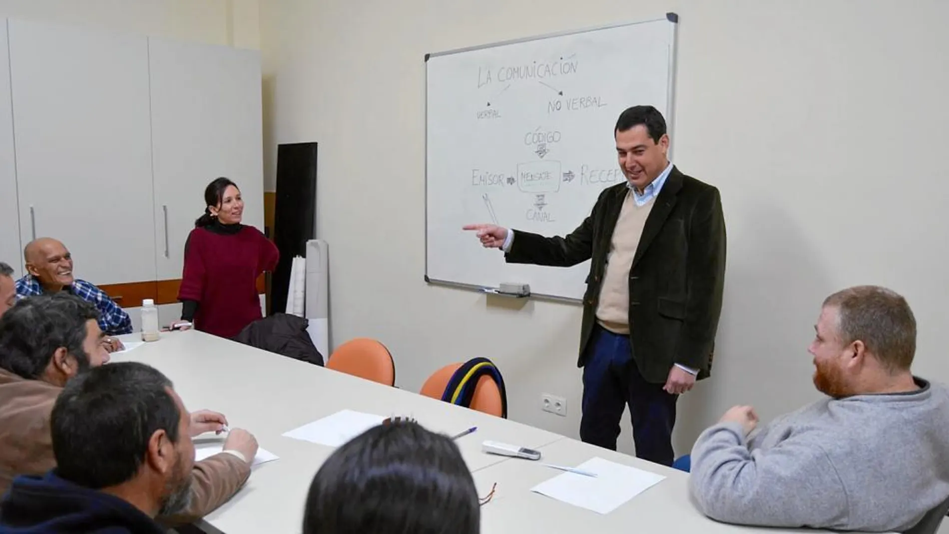 Moreno visitó ayer la Asociación Nacional AFAR, en Alcalá de Guadaira