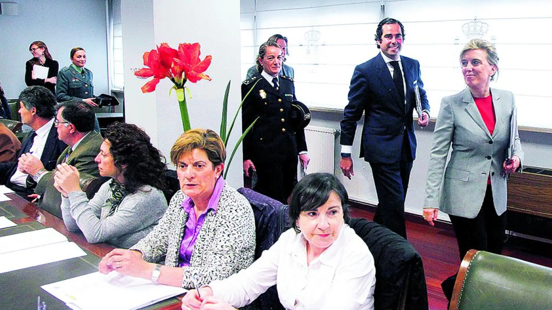 La delegada del Gobierno en Castilla y León, María José Salgueiro, momentos antes de inaugurar en Valladolid la jornada sobre igualdad de género en la Administración General del Estado