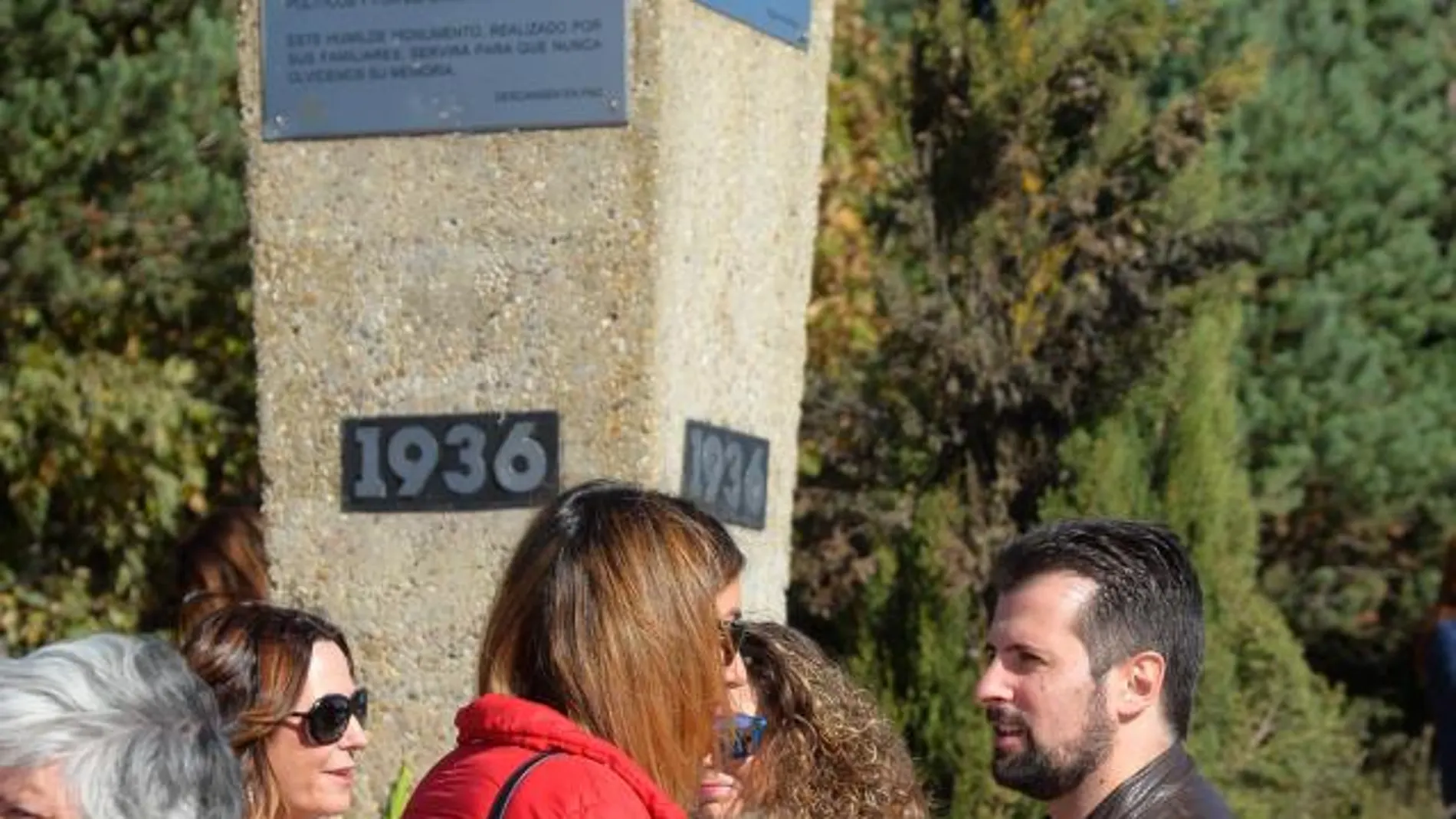 El secretario general del PSOE de Castilla y León, Luis Tudanca, acude al acto de la Agrupación de Familiares de Personas Asesinadas en el Monte de la Pedraja, en Villafranca de Montes de Oca