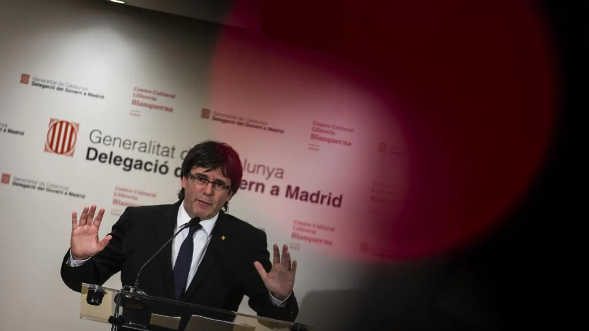Rueda de prensa de Carles Puigdemont en la Librería Blanquerna de Madrid