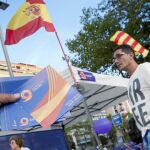 Cincuenta carpas y 40 puntos de información están desplegados en la avenida Meridiana