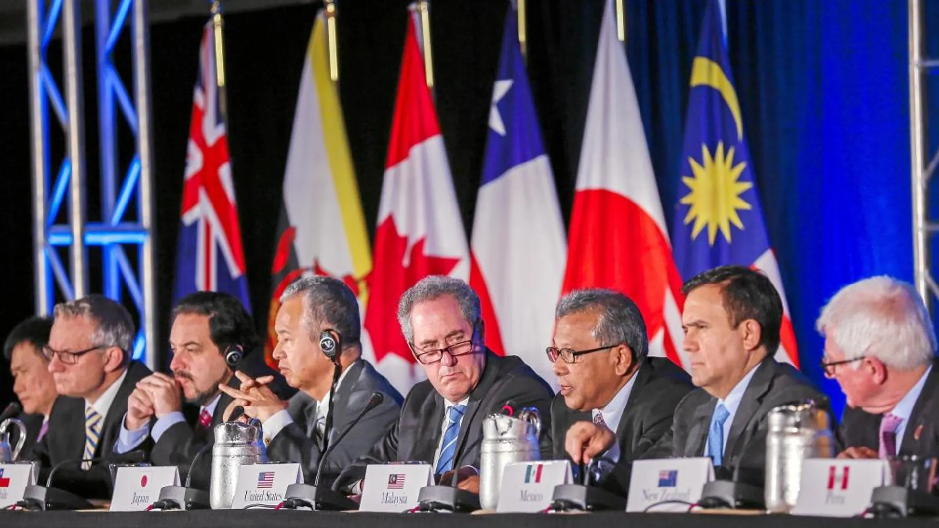 Los responsables de Comercio de los países firmantes del Tratado de Asociación Transpacífico, ayer, en Atlanta (EE UU)