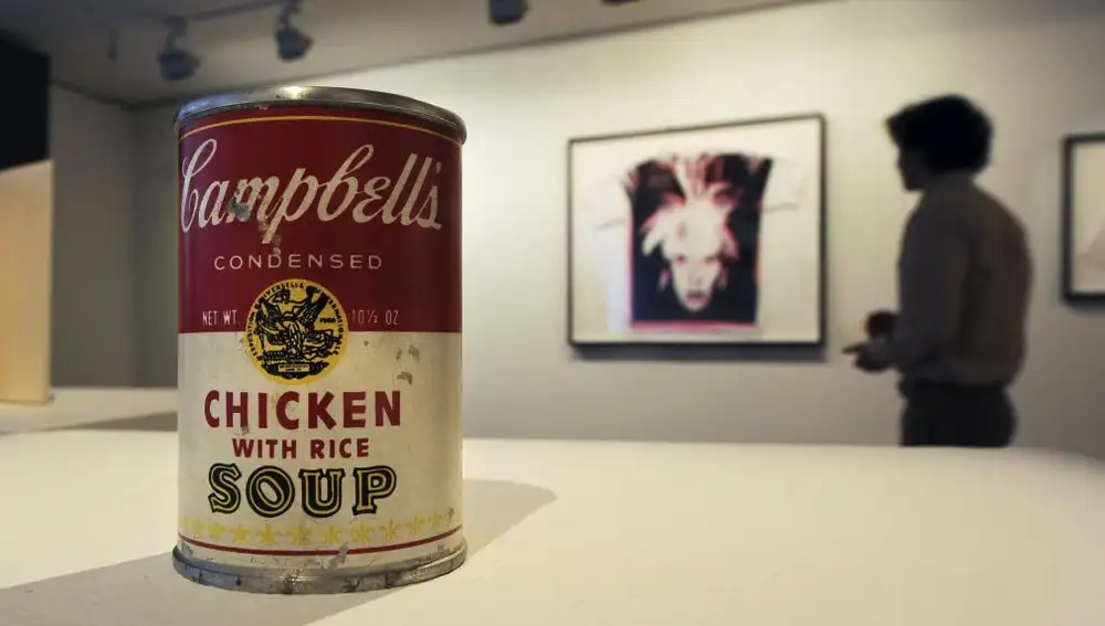 Imagen de una de las latas de sopa creadas por Andy Warhol en 1964 que fue subastada por la casa de subastas Christie's