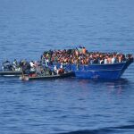 La fragata «Canarias» rescata a 517 inmigrantes que trataban de llegar a Europa en una barcaza