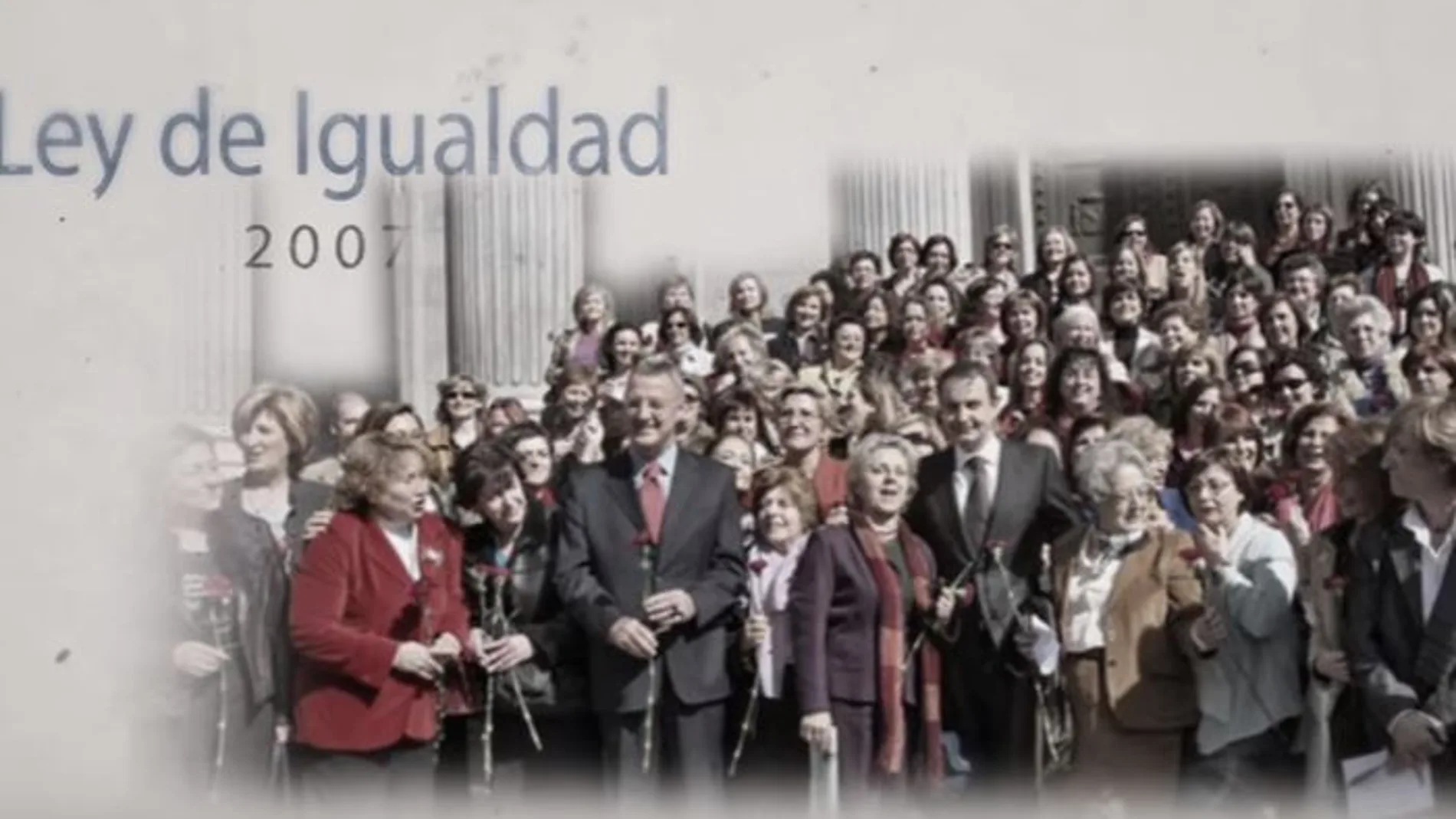 Reivindica los logros desde el primer gobierno de Felipe González hasta el último Ejecutivo socialista, el de José Luis Rodríguez Zapatero.