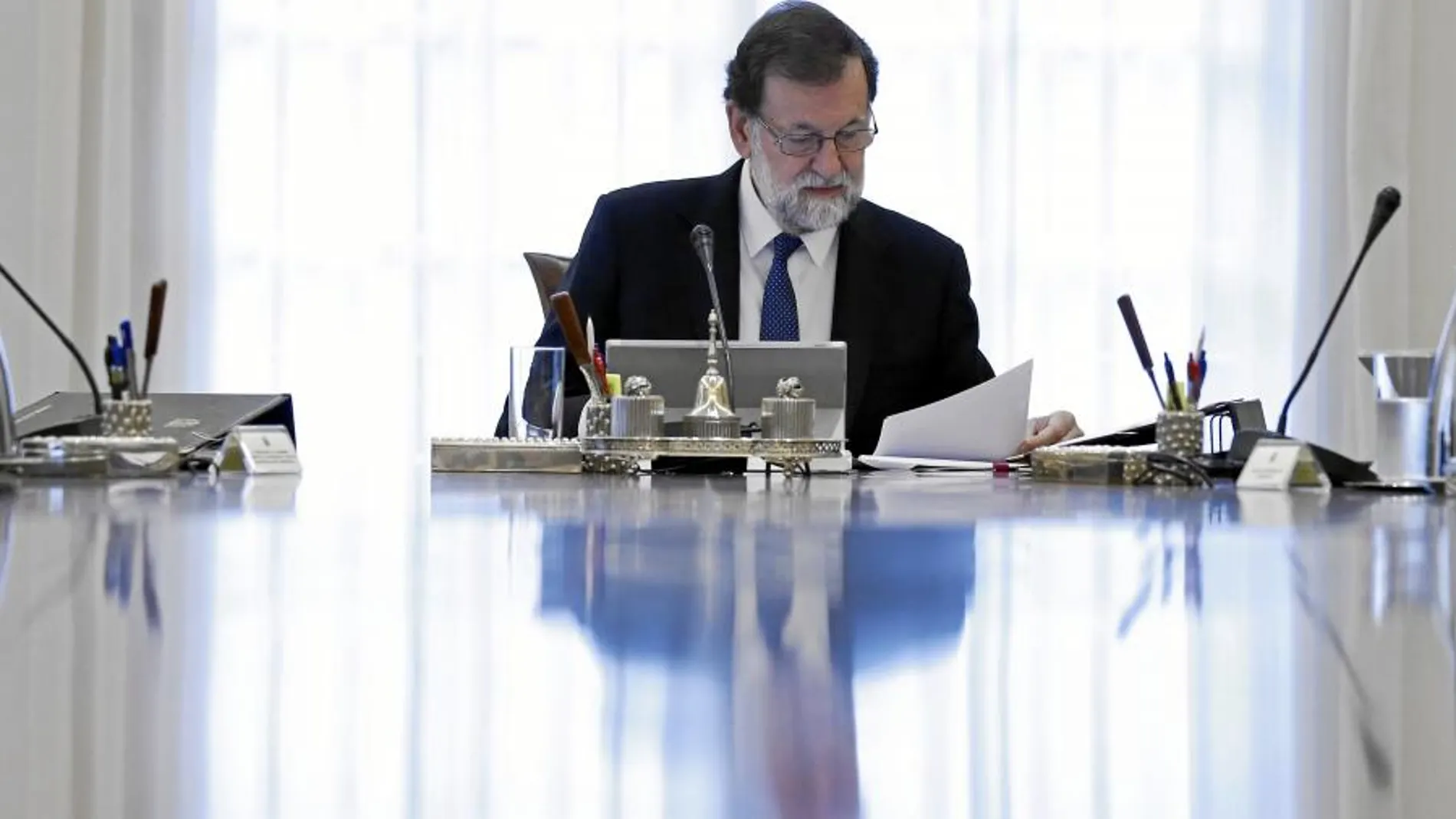 El presidente del Gobierno, Mariano Rajoy, en el Consejo de Ministros extraordinario del pasado 21 de octubre en el que se aprobó la aplicación del 155