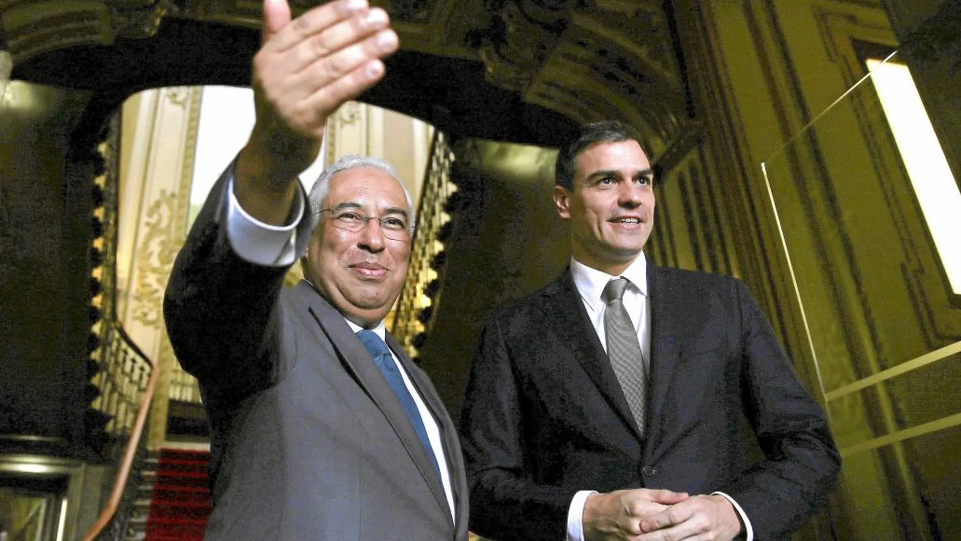 Antonio Costa, primer ministro portugués, junto a Pedro Sánchez