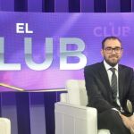 Axel Torres se desmaya en pleno directo