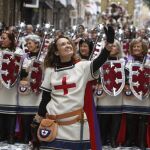 Entrada de las tropas cristianas femeninas en el primer día grande de las fiestas alcoyanas