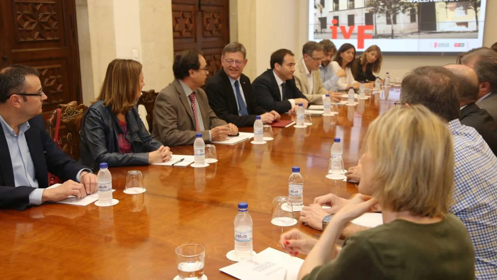 El presidente de la Generalitat, Ximo Puig, recibió ayer a todo el equipo directivo del IVF