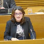 Oltra volvió a las camisetas con mensaje. Esta vez eligió a Gandhi: «El ojo por ojo hará que el mundo acabe ciego»