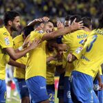 Los jugadores de la UD Las Palmas celebran el tercer gol del equipo canario