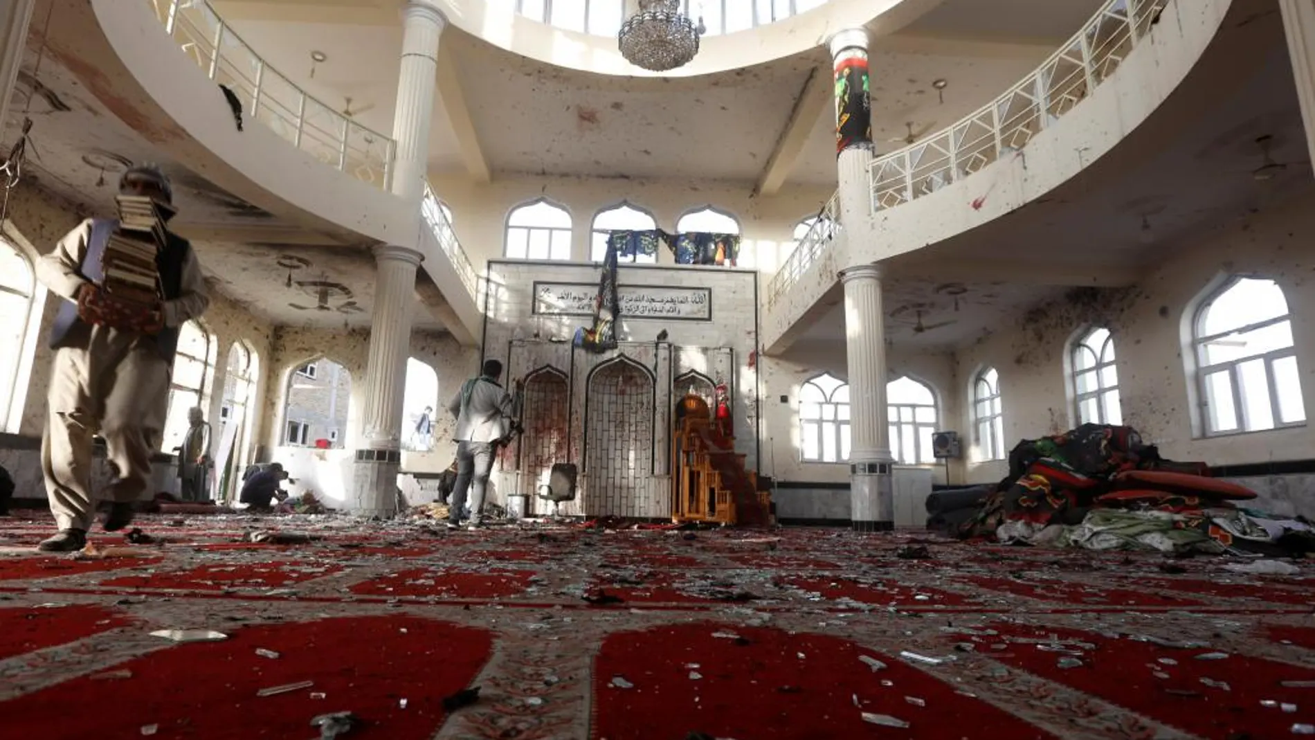 Dos atentados causaron ayer más de 80 muertos en dos mezquitas del país