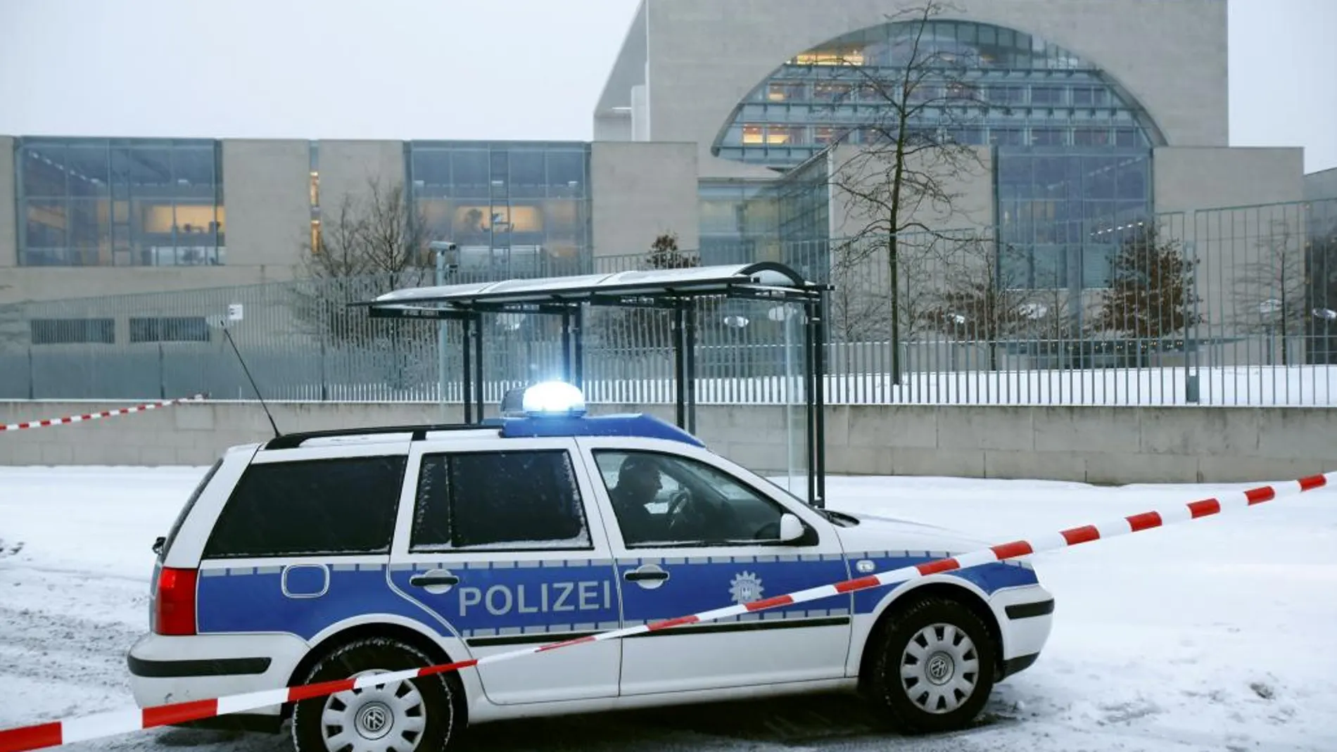 Las fuerzas de seguridad alemanas han acordonado la oficina de la canciller alemana.