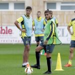 Los jugadores del Villarreal, durante el entrenamiento realizado esta mañana previo al partido de Europa League
