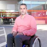 El recién elegido presidente de Aspaym Castilla y León, el abulense Ángel de Propios, durante la entrevista a LA RAZÓN