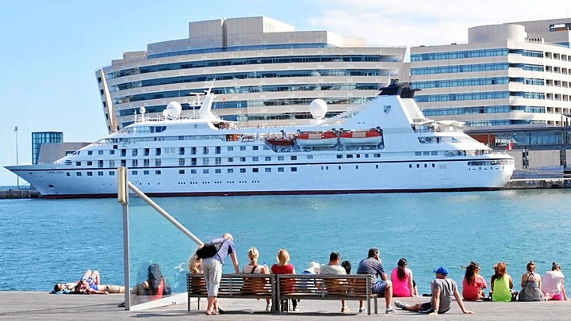 El año pasado llegaron al Puerto de Barcelona más de 2,5 millones de cruceristas