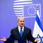 El primer ministro israelí, Benjamin Netanyahu, ofrece una rueda de prensa antes de su reunión con ministros de Exteriores de la Unión Europea en Bruselas