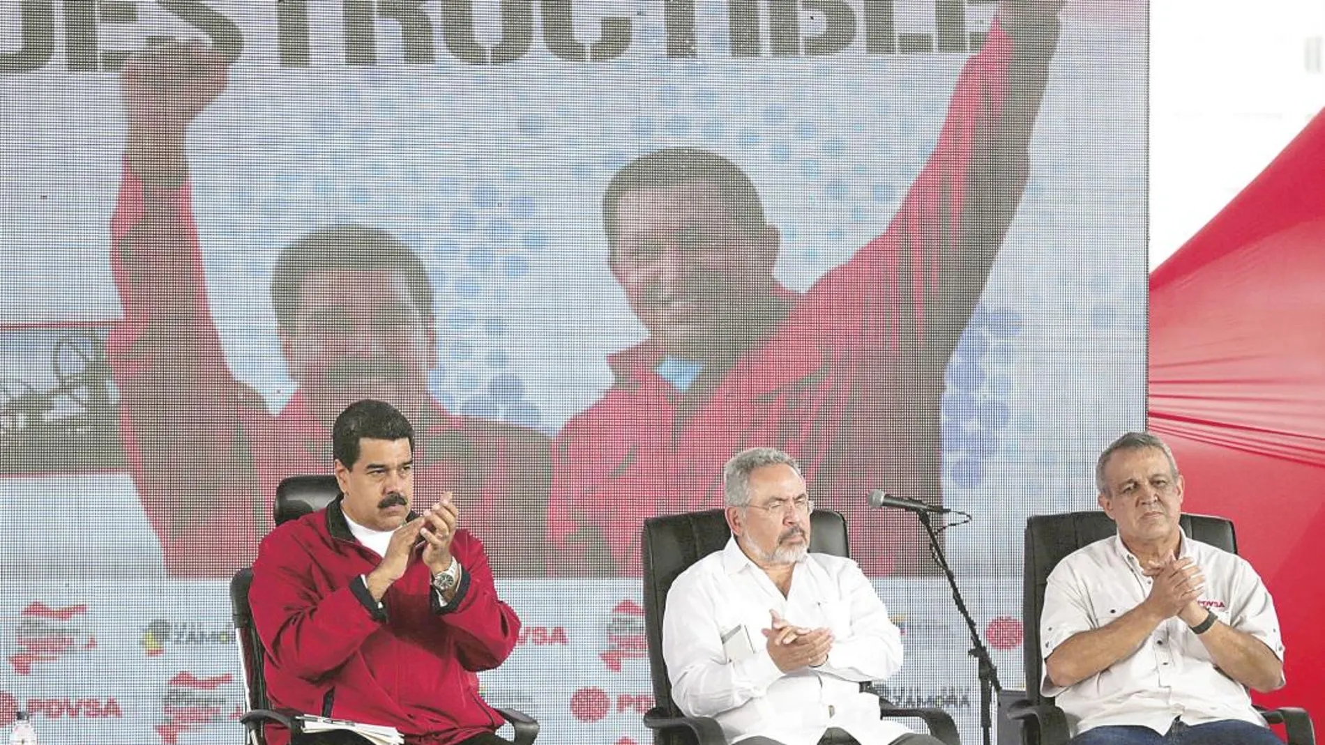 Maduro junto a Nelson Martínez (ex ministro de Petróleo) y Eulogio del Pino, ex presidente de PDVSA, ambos arrestados ayer por corrupción